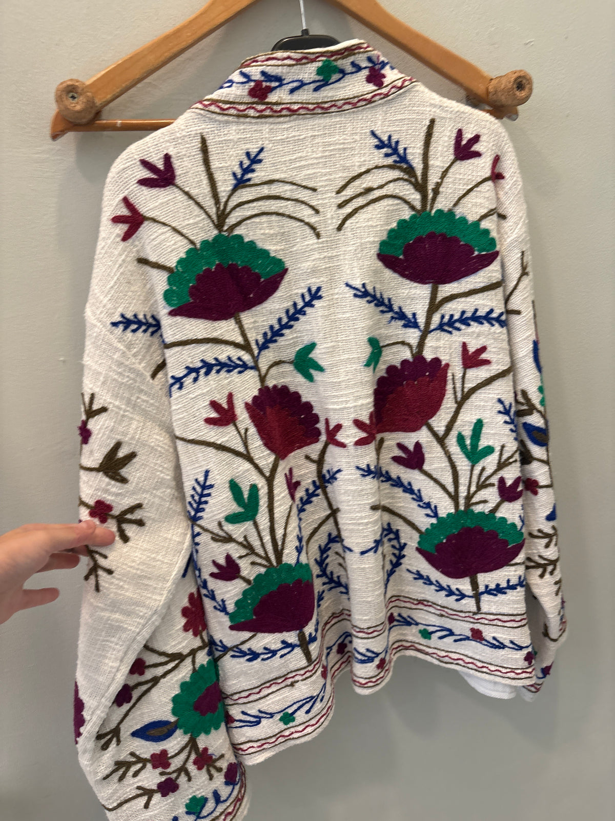 Chaqueta blanca bordada