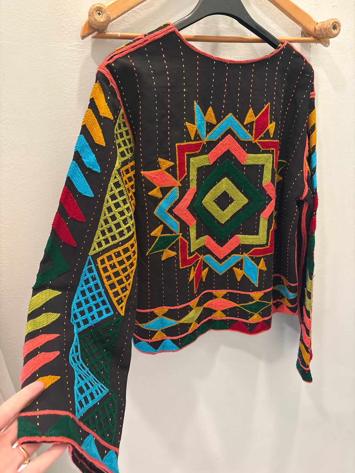 Chaqueta bordada negra