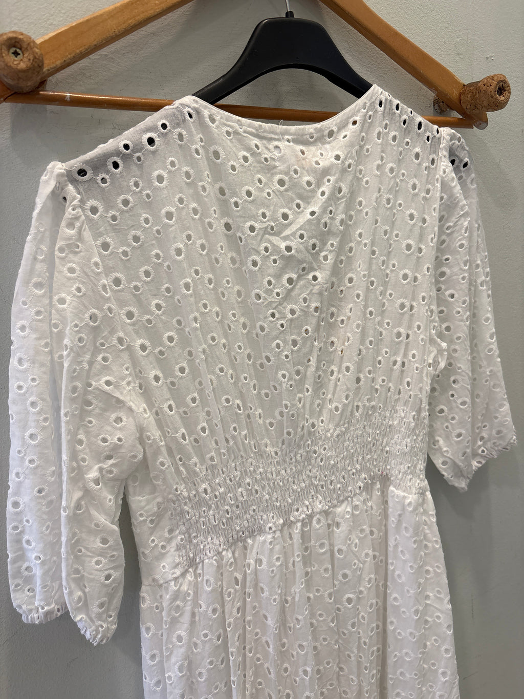Vestido perforado con forro