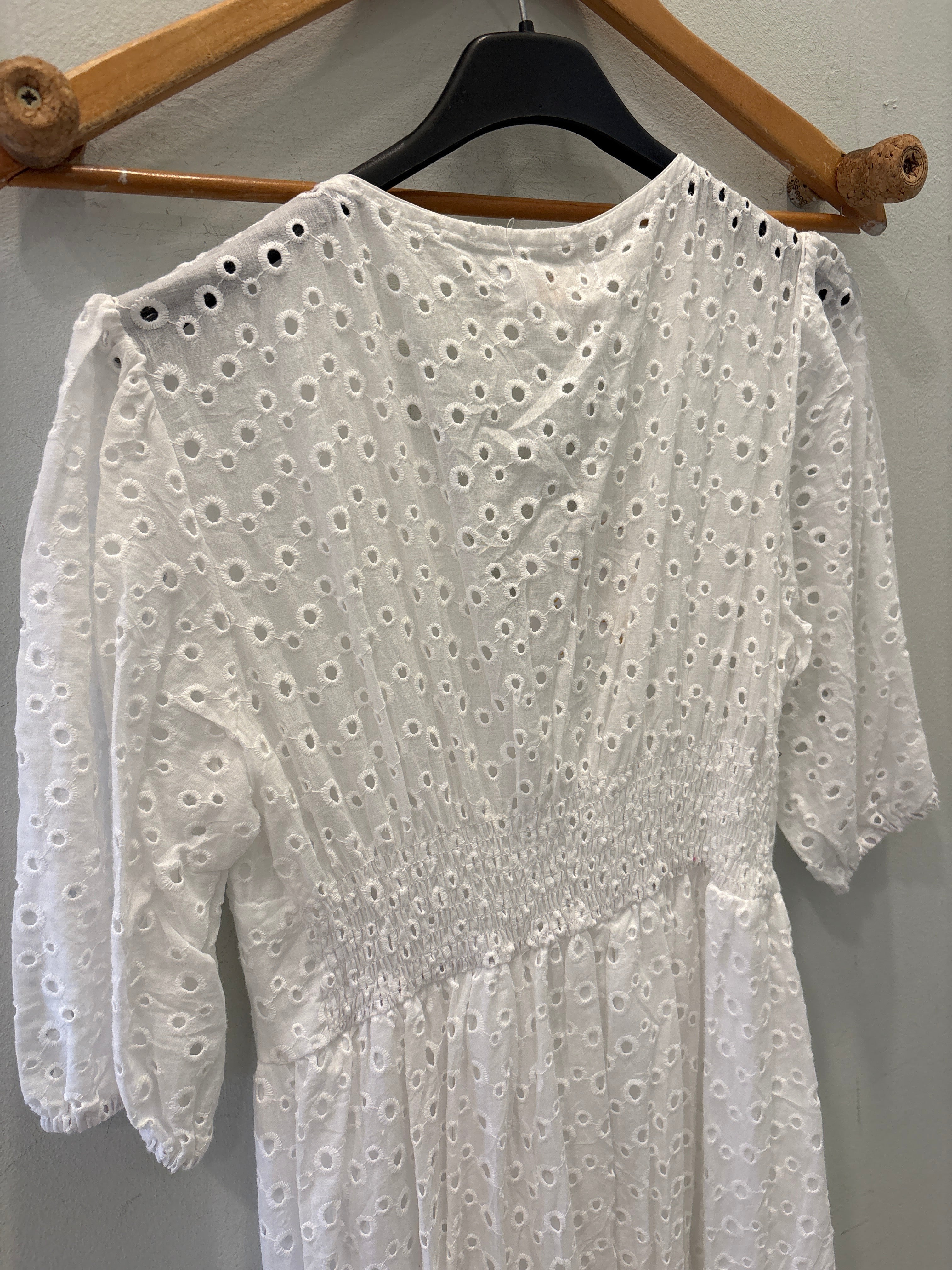 Vestido perforado con forro