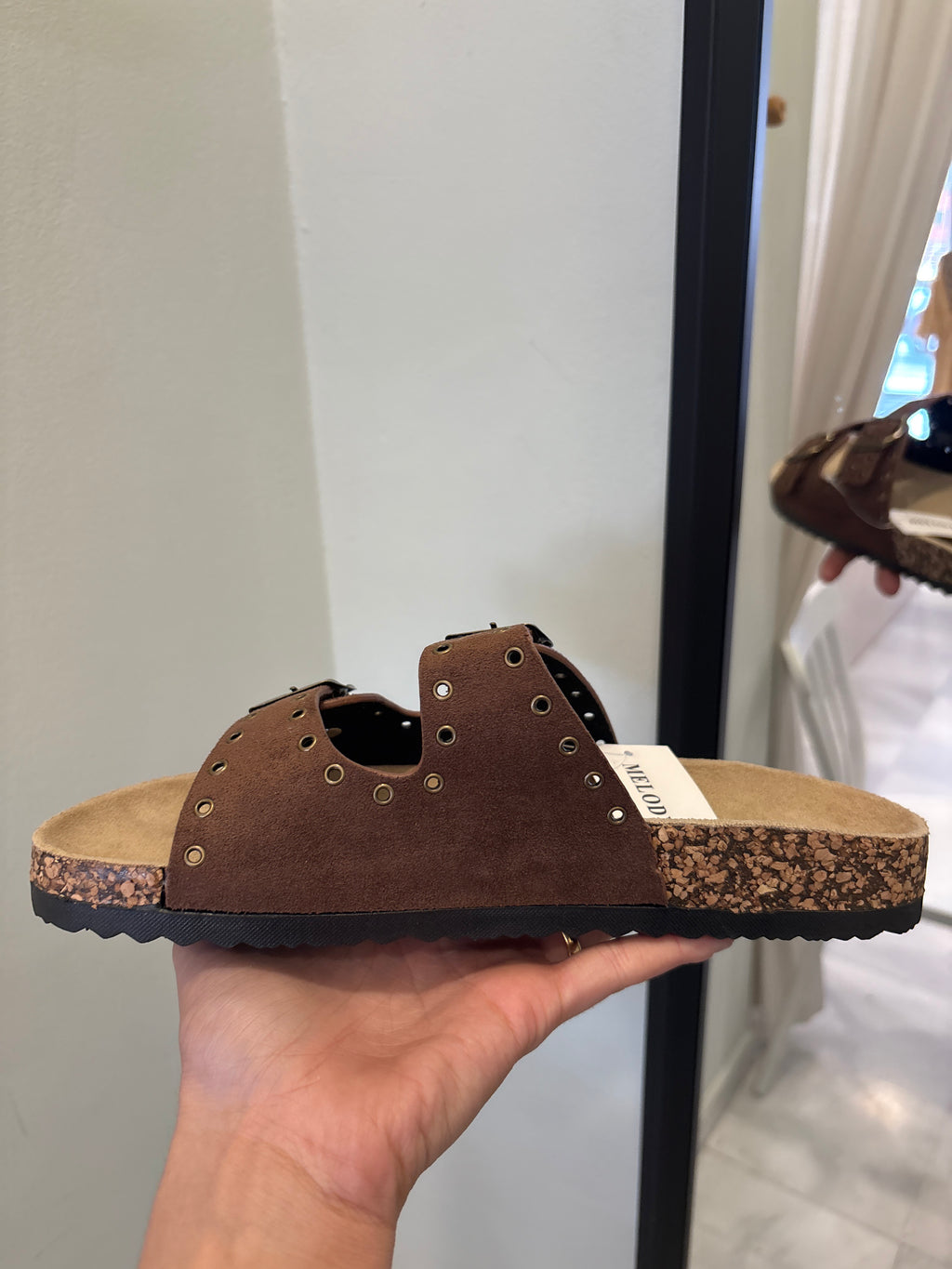 Sandalias tachuelas
