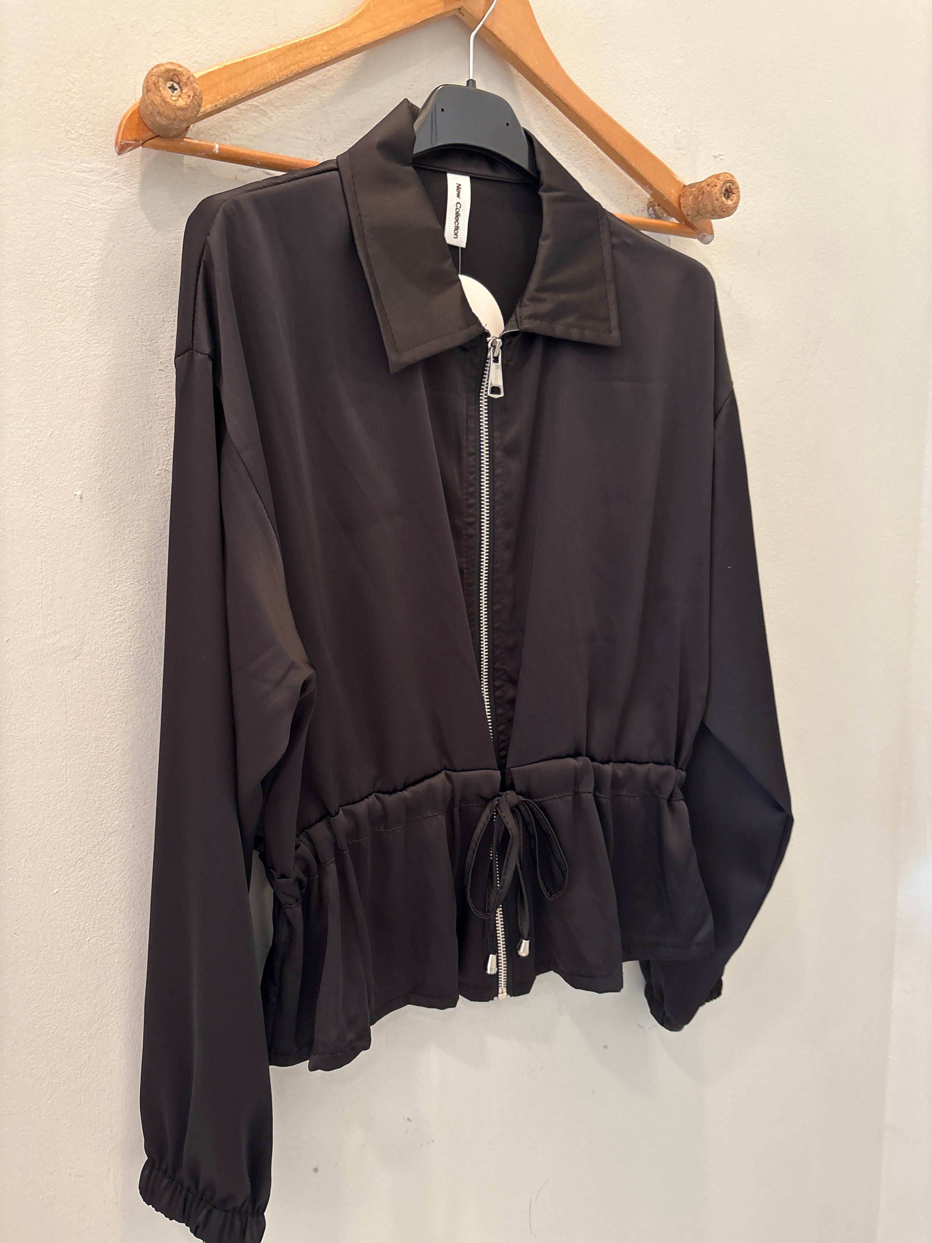 Bomber efecto satén negra