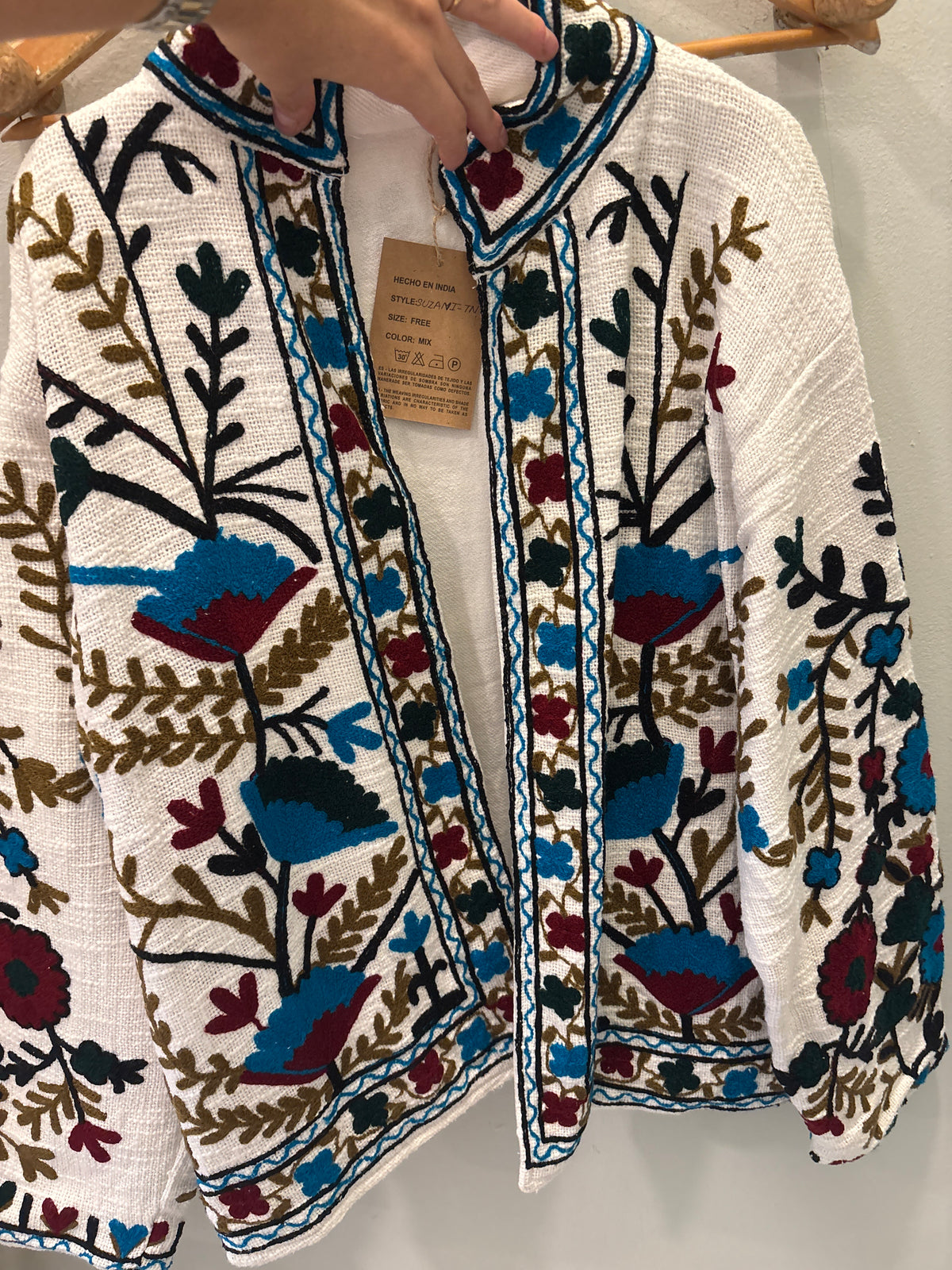 Chaqueta bordada blanca abierta