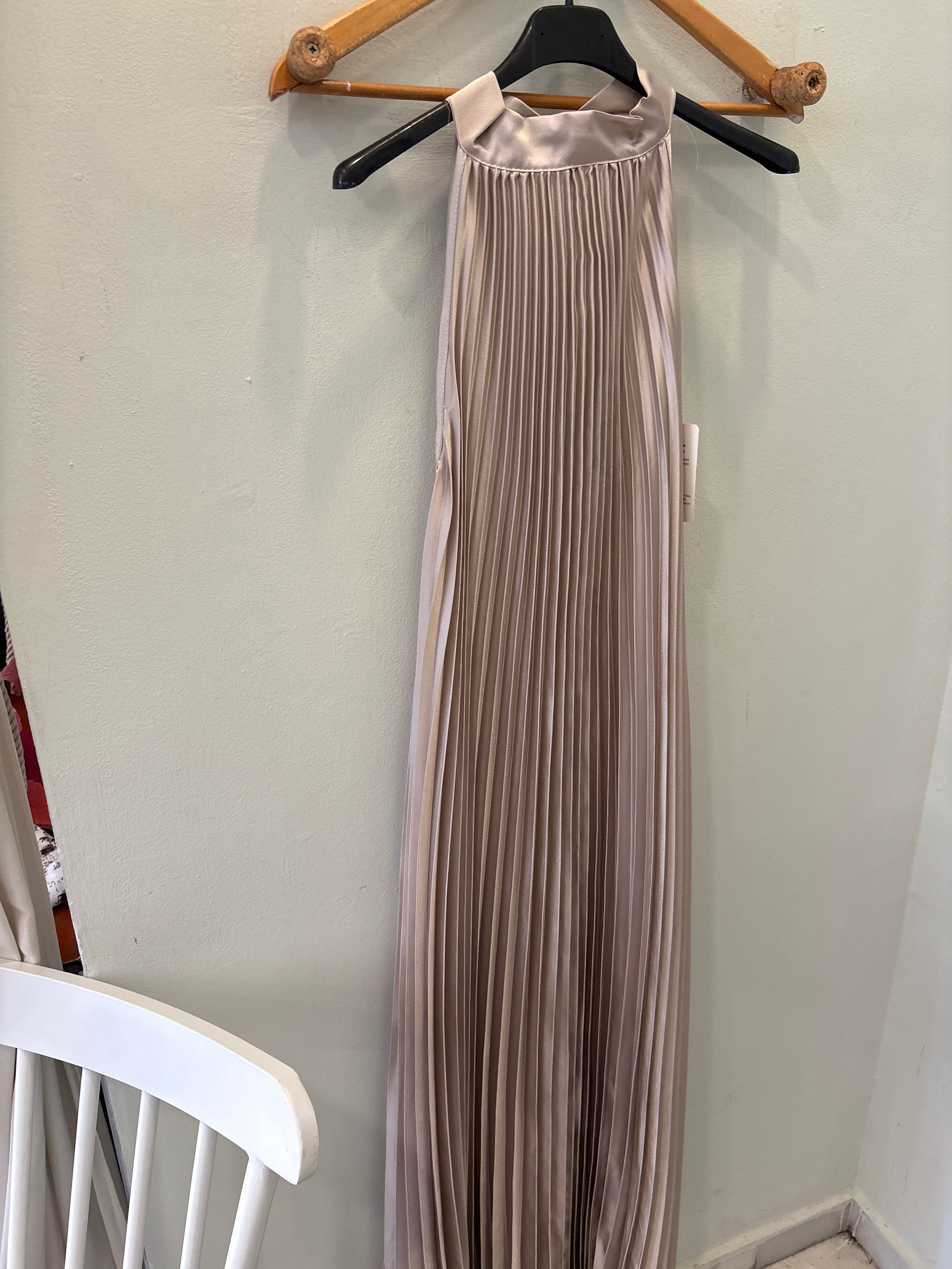 Vestido plisado champán