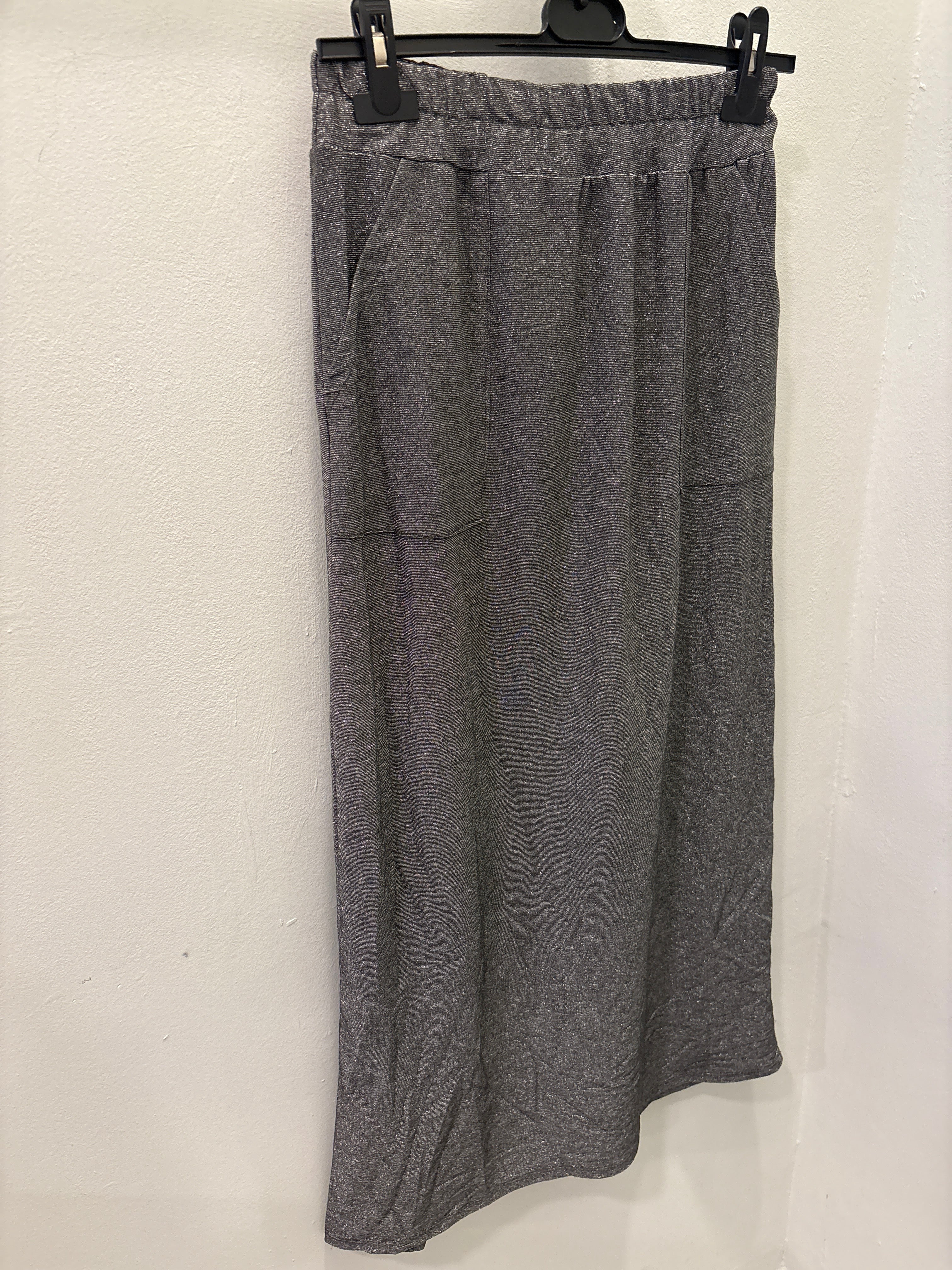 Falda brillo elástica con bolsillos