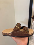 Sandalias tachuelas