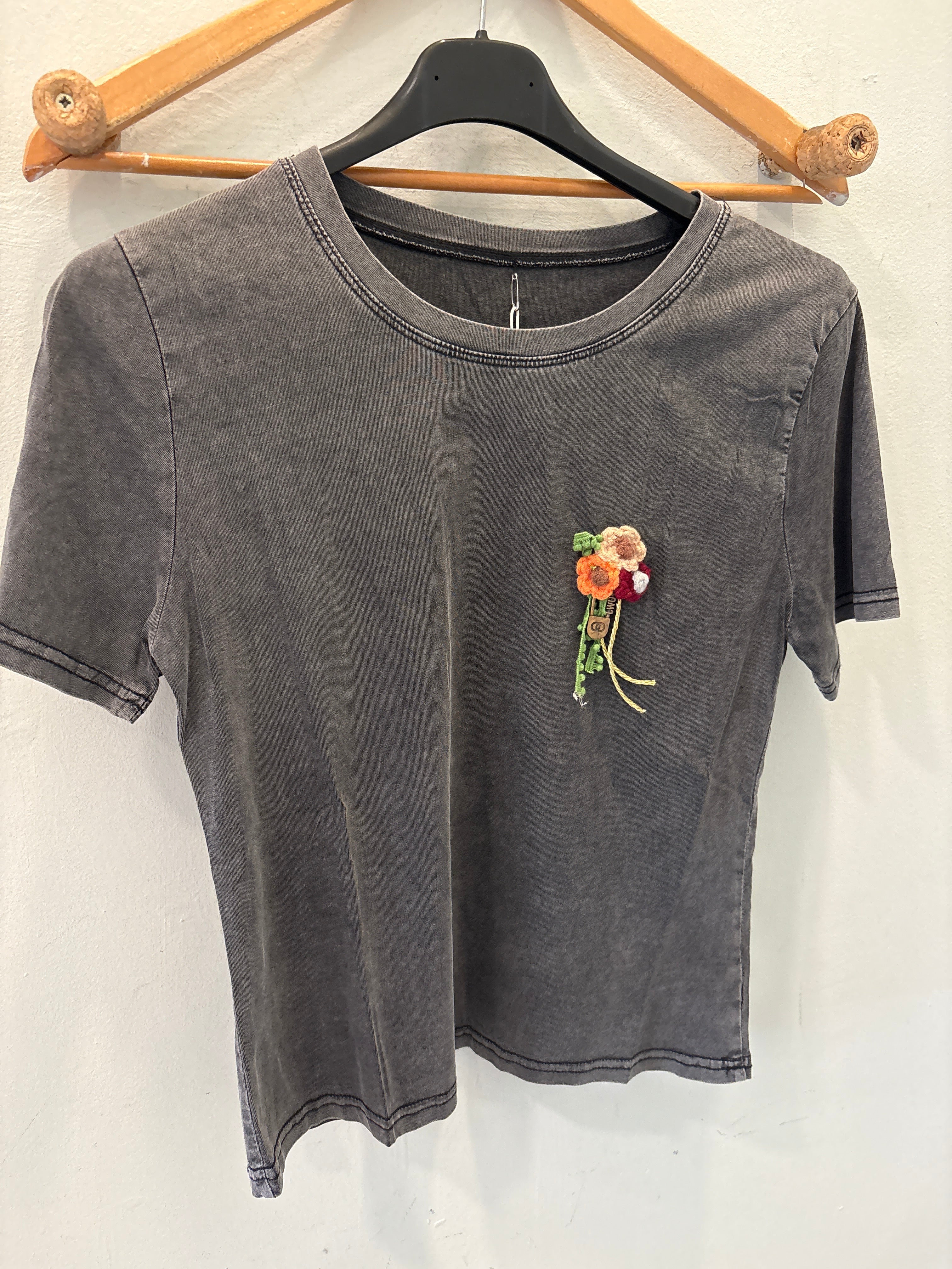 Camiseta broche