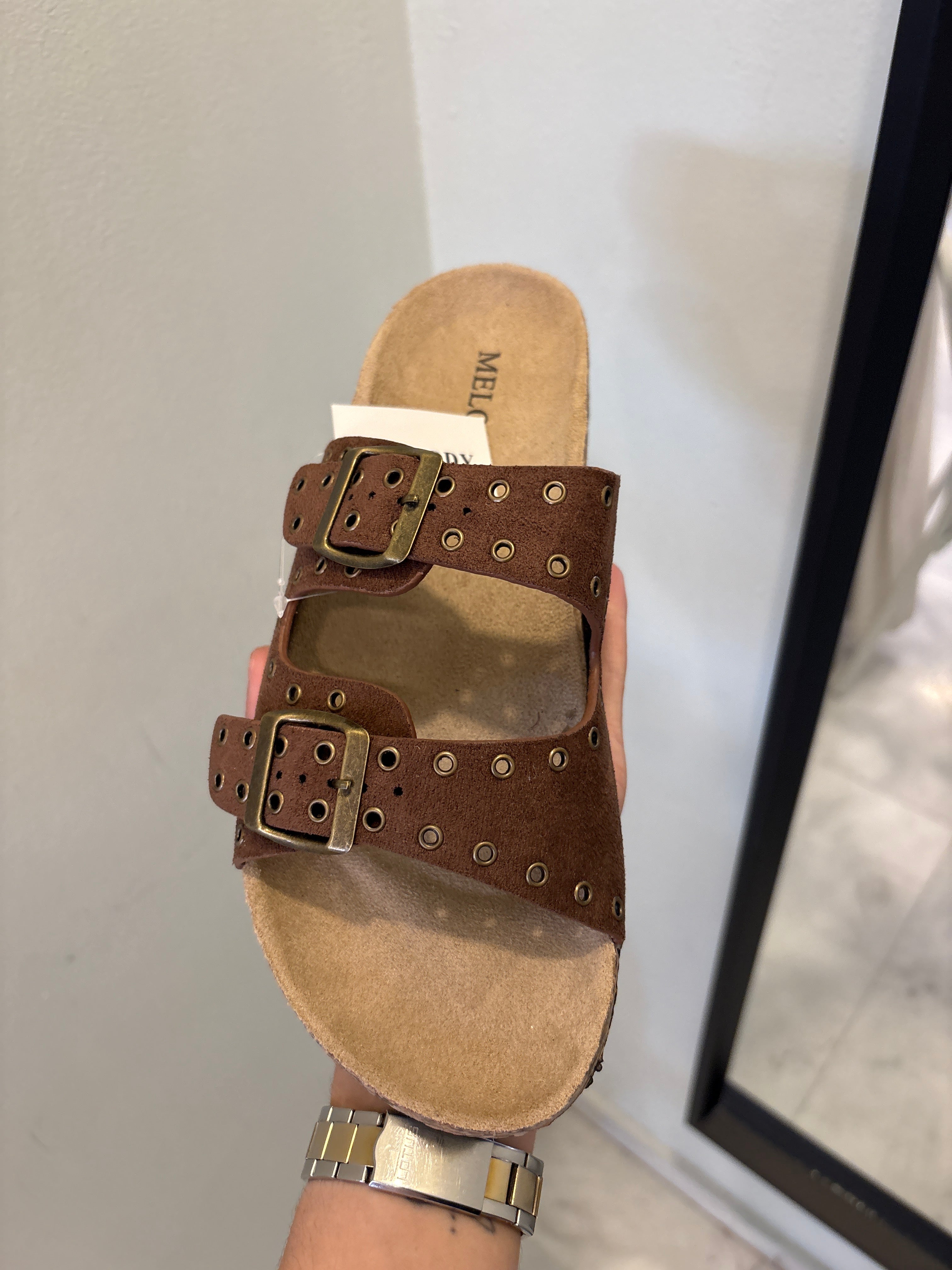Sandalias tachuelas