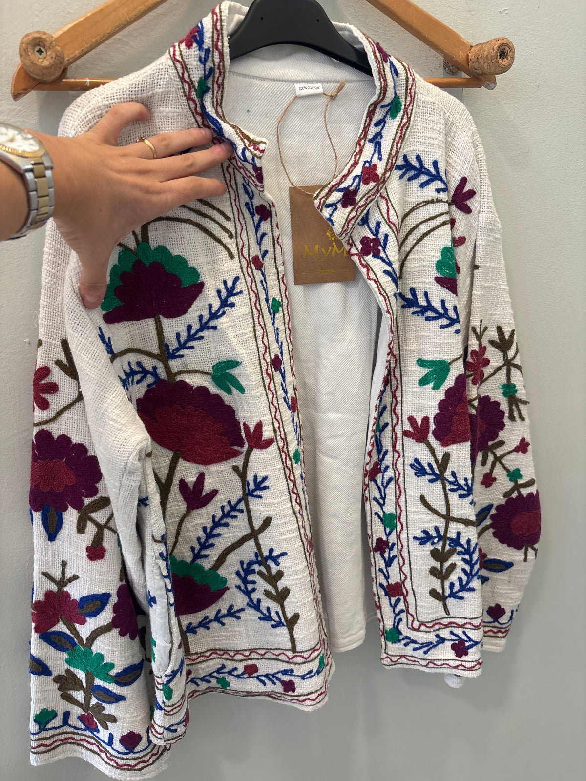 Chaqueta blanca bordada