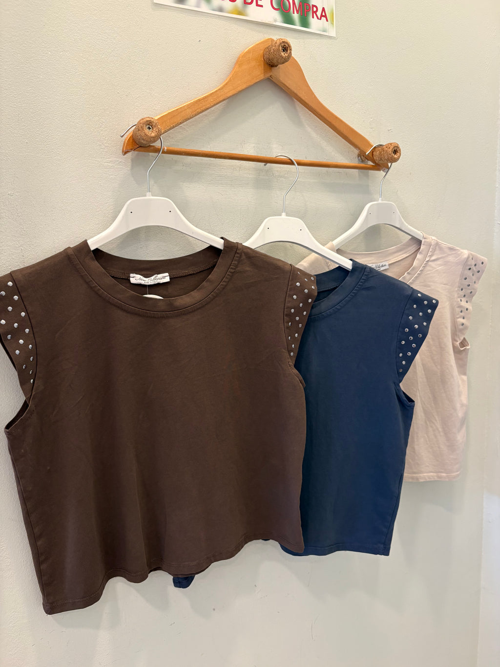 Camiseta tachuelas