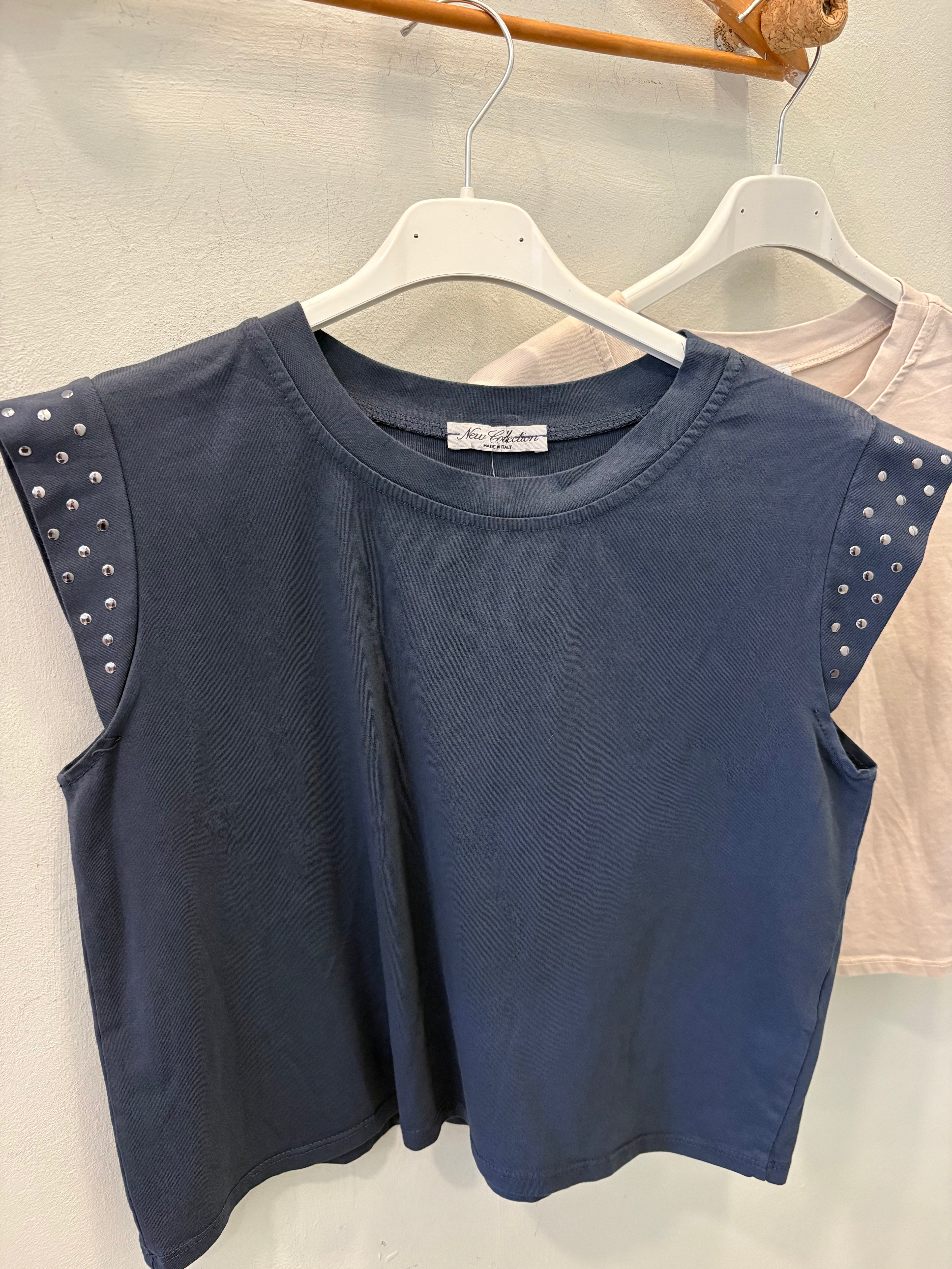 Camiseta tachuelas