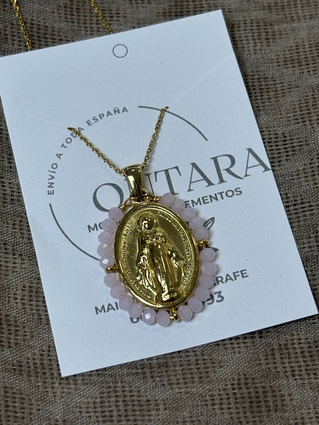 Colgante acero Virgen de la Milagrosa piedrecitas rosas