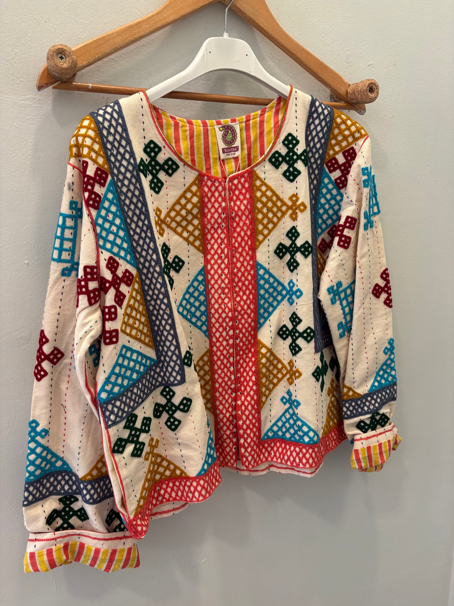 Chaqueta bordada blanca