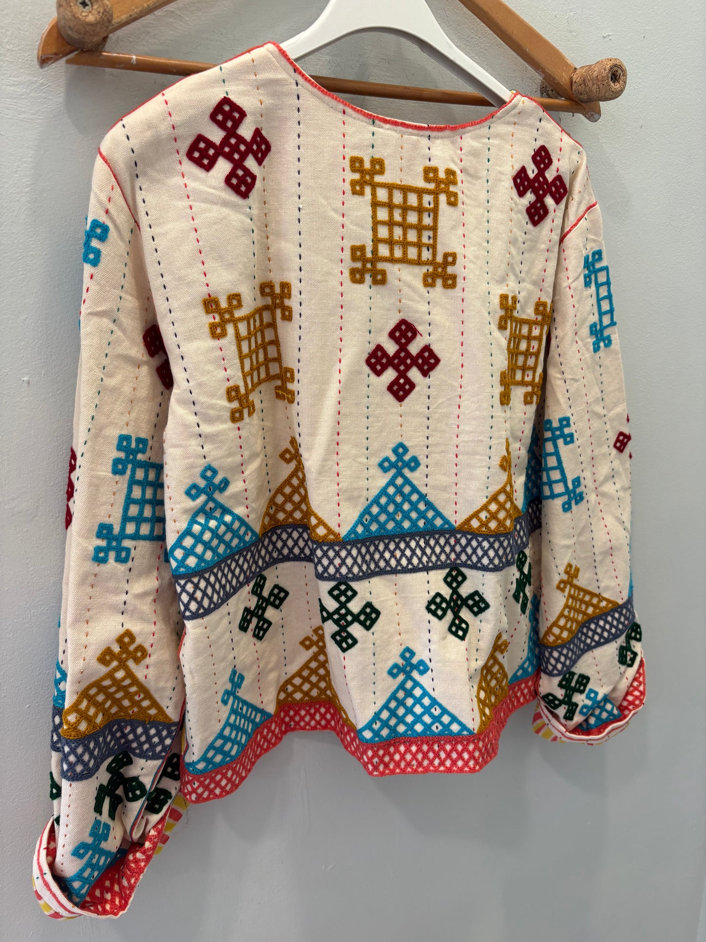 Chaqueta bordada blanca