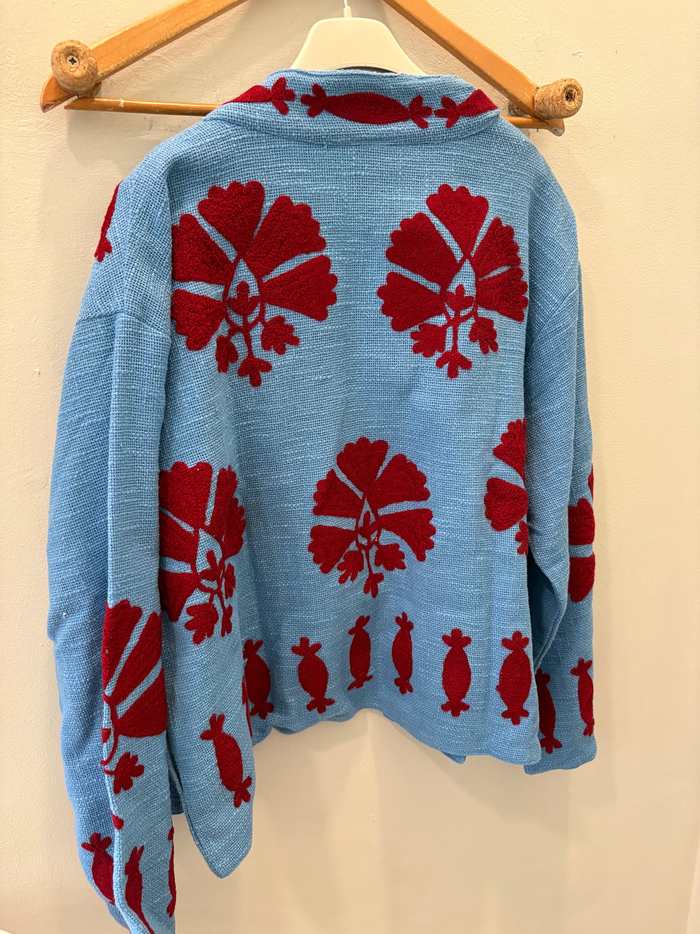 Chaqueta bordada azul