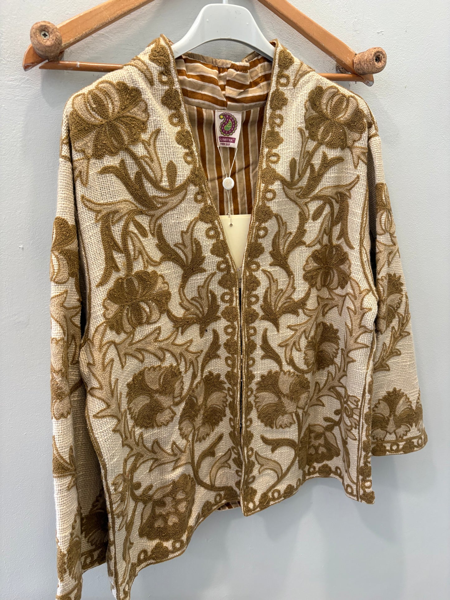 Chaqueta bordada beig