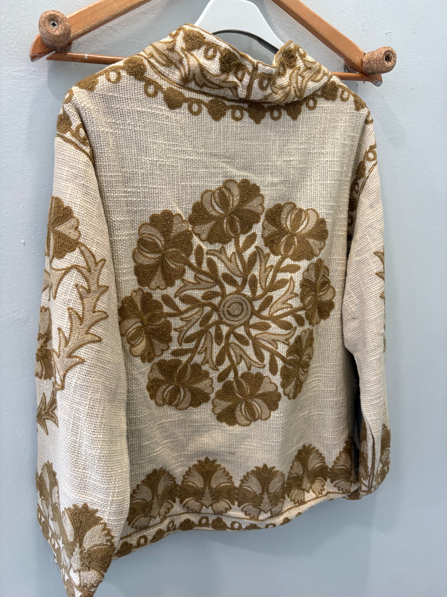 Chaqueta bordada beig