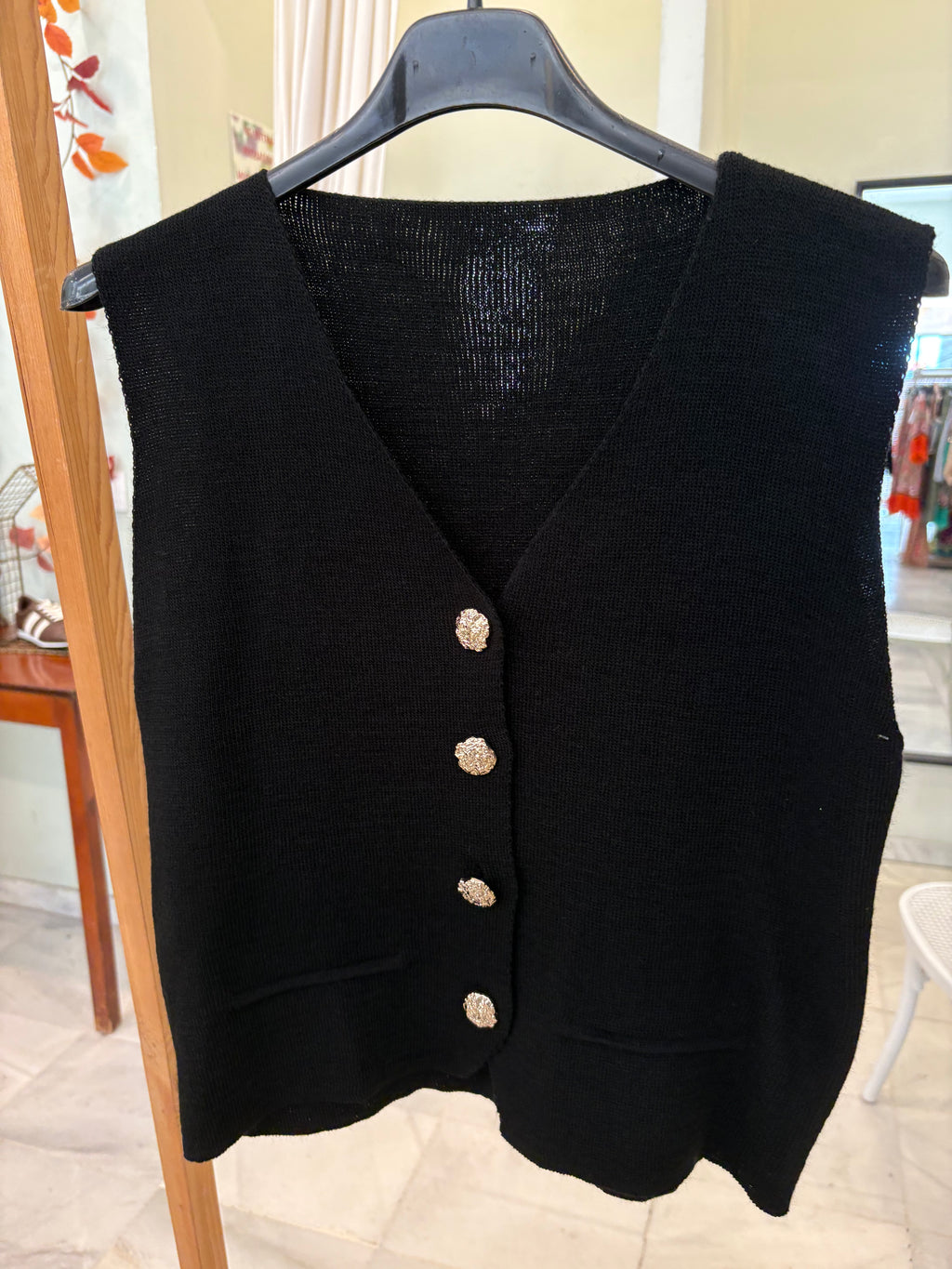 Chaleco negro detalles